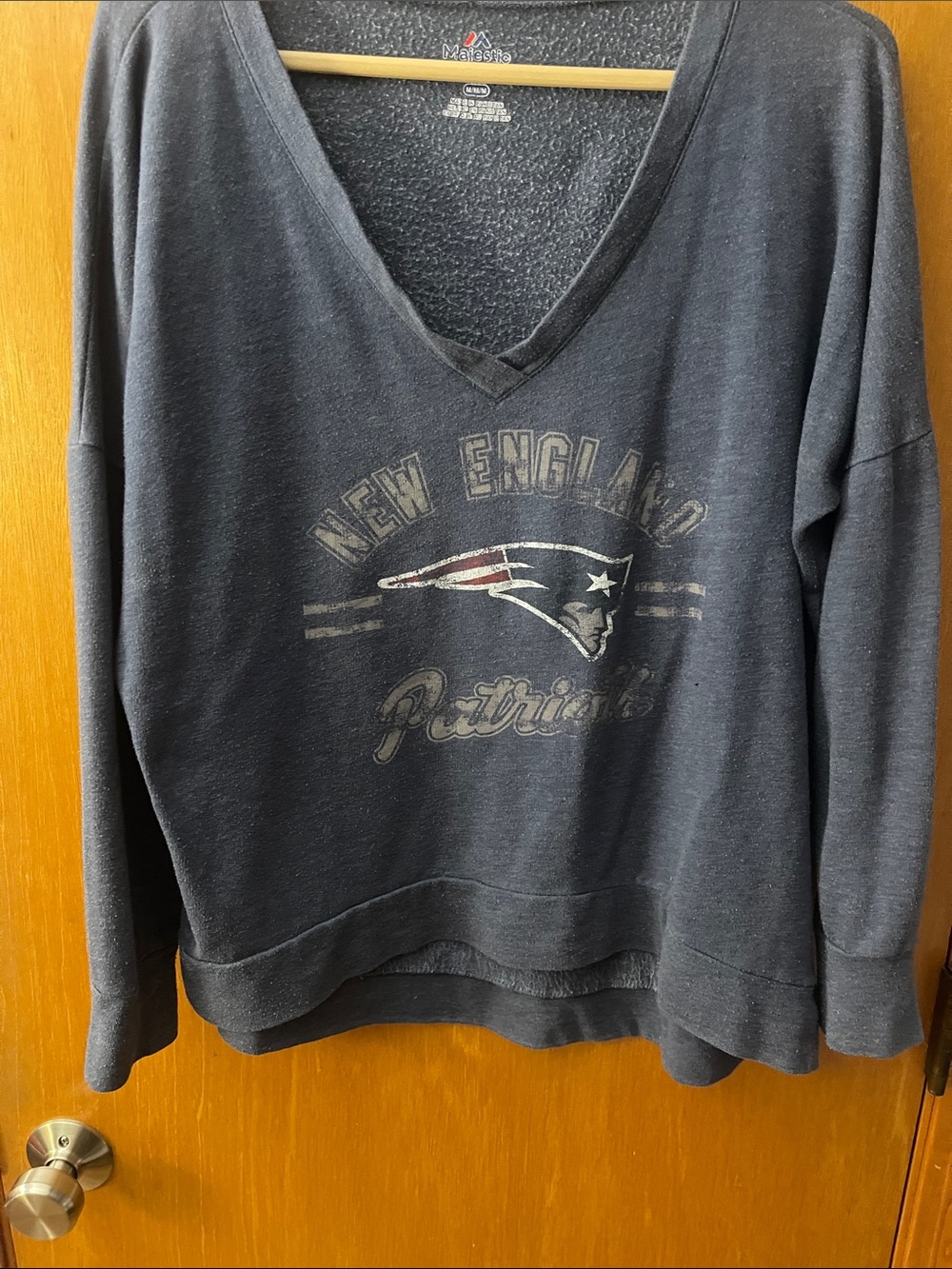 Majestic size Medium New England Patriots light sweatshirt